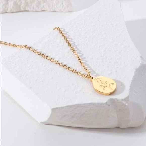 18K Gold Plated Flower Geometric Necklace - Picture 2 of 2